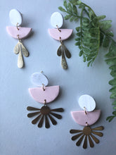 Load image into Gallery viewer, Peaches and Leaves Grace Earrings