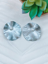 Load image into Gallery viewer, What A Pearl Wants Shell Polymer Earrings