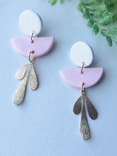 Load image into Gallery viewer, Peaches and Leaves Grace Earrings